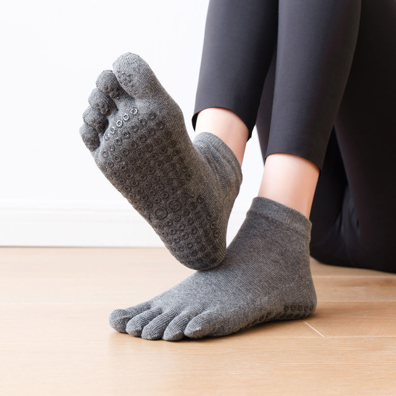 ถุงเท้าซิลิโคนกันลื่นสำหรับผู้ - Pilates Yoga Grip Socks บทวิจารณ์และราคา