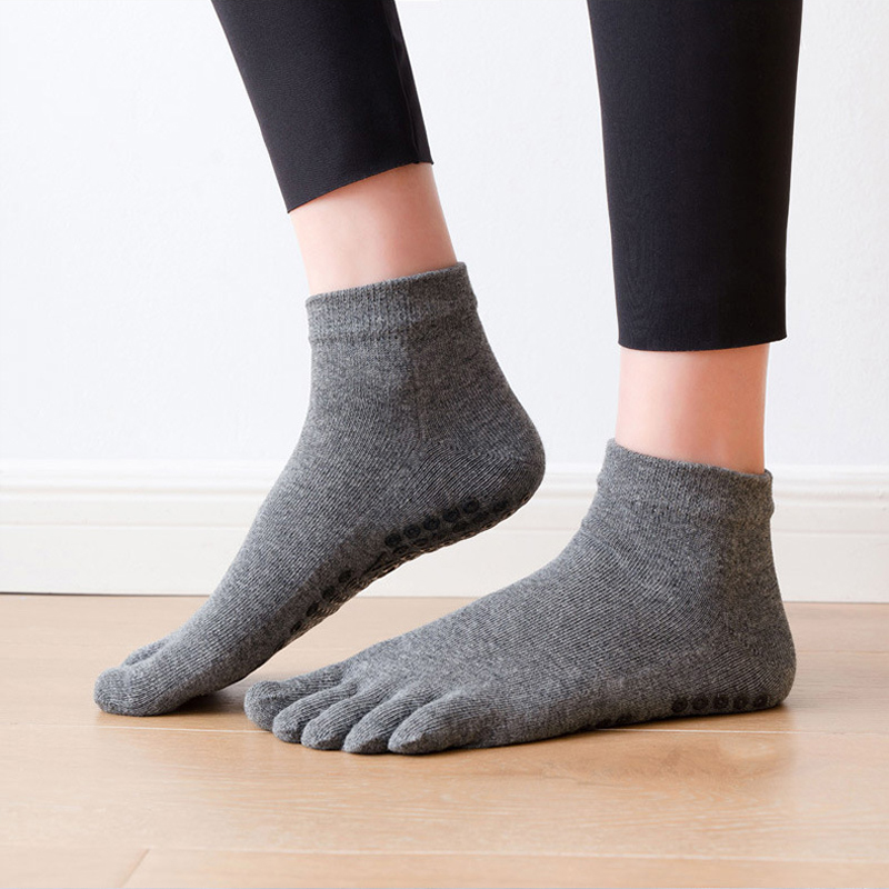 ถุงเท้าซิลิโคนกันลื่นสำหรับผู้ - Pilates Yoga Grip Socks บทวิจารณ์และราคา