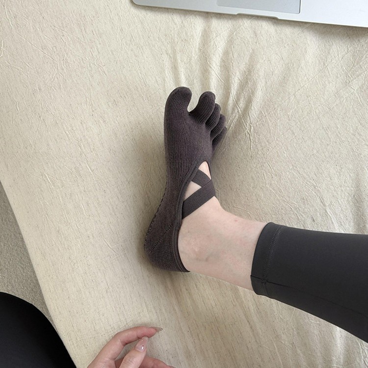 ถุงเท้าโยคะแบบไขว้สำหรับผู้หญิ - Pilates Yoga Grip Socks บทวิจารณ์และราคา